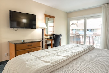 Standard Room, 1 King Bed Ground Floor (1 King Bed Nonsmoking)