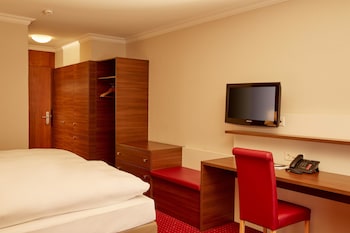Deluxe Double Room, Non Smoking, Mountain View