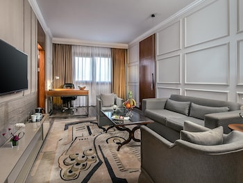Deluxe Suite, City View