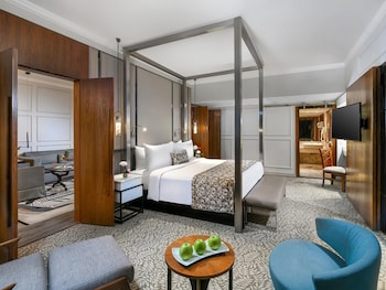 Deluxe Suite, City View