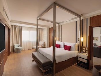 Deluxe Suite, City View