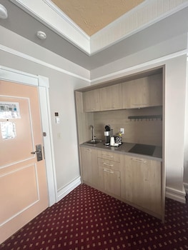 Superior Room, 1 Queen Bed, Non Smoking, City View