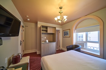 Standard Room, 1 Queen Bed