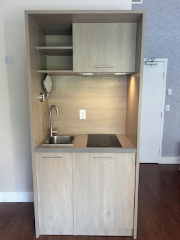 Premier Room, 1 King Bed, Non Smoking, City View