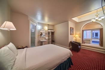 Deluxe Room, 1 Queen Bed