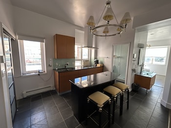 Penthouse, 1 King Bed, Non Smoking, City View