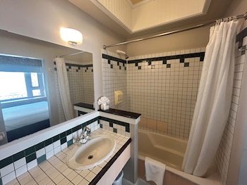 Deluxe Room, 2 Queen Beds, Non Smoking, City View