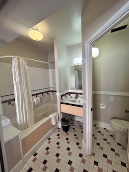 Room, 1 Queen Bed, Non Smoking, Jetted Tub