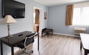 Suite, 1 King Bed, Non Smoking
