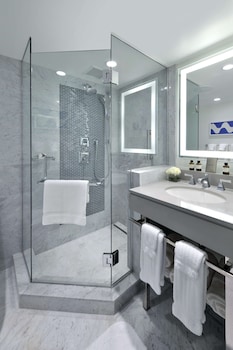 Deluxe Room, 1 King Bed, Garden View