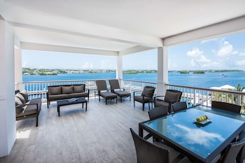 Fairmont Gold, Suite, 1 King Bed, Balcony, Harbor View