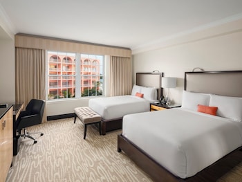 Fairmont Gold, Suite, 2 Double Beds, Balcony, Harbor View