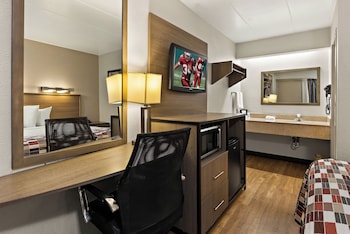 Deluxe Room, 1 King Bed (Smoke Free)