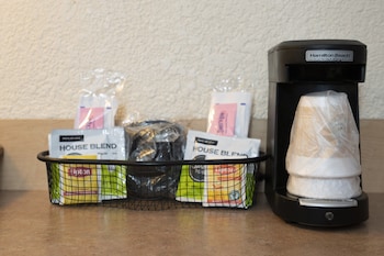 Deluxe Room, 1 King Bed, Accessible (Smoke Free)