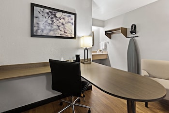 Superior Room, 1 King Bed (Smoke Free)