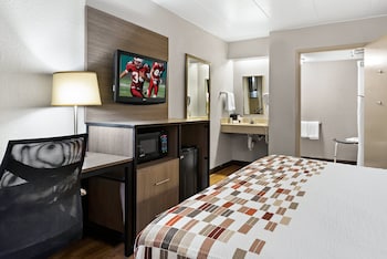 Deluxe Room, 1 King Bed, Accessible (Smoke Free)