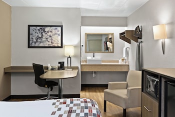 Superior Room, 1 King Bed (Smoke Free)