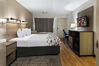 Deluxe Room, 1 King Bed, Accessible (Smoke Free)