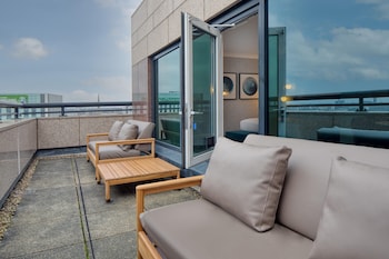 Executive Room, 1 King Bed, Balcony