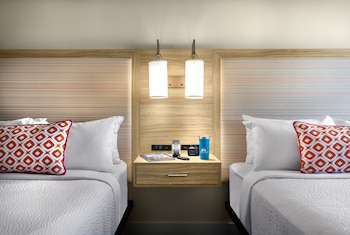 Room, 2 Queen Beds, Balcony, Partial Ocean View