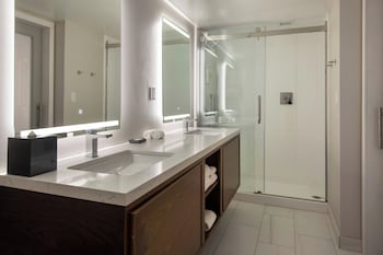 Suite, 1 King Bed