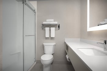 Standard Room, 1 King Bed, Accessible (Communications)