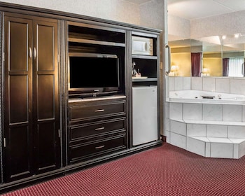 Room, 1 King Bed, Smoking, Hot Tub