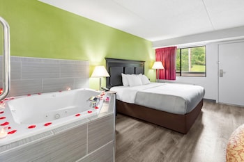 Room, 1 King Bed, Smoking, Hot Tub