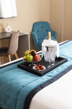 Junior Suite, Multiple Beds, Non Smoking, Balcony (Living Room)