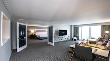 Suite, 1 Bedroom, Balcony (Plaza View)