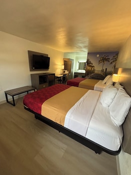 Room, 2 Queen Beds, Non Smoking