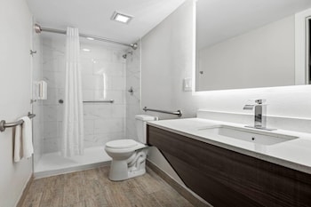Room, 2 Queen Beds, Accessible, Non Smoking