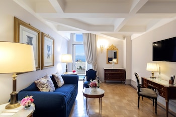 Suite, 1 King Bed, Sea View