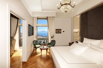 Honeymoon Suite, Sea View