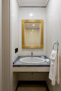 Suite, 1 King Bed, Sea View