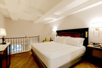 Suite, 1 King Bed, Sea View
