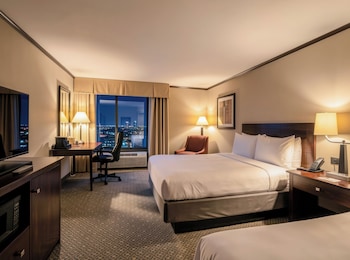 Room, 2 Queen Beds, Pool View