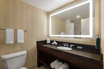 Room, 2 Double Beds, City View