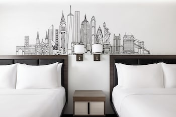 Premium Room, 2 Queen Beds, Corner (High Floor)