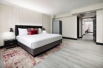 Junior Suite, 1 King Bed (Walk in shower)
