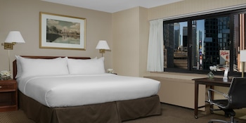 Standard Room, 1 King Bed, Roll-in Shower (Mobility)