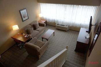 Deluxe Suite, 1 King Bed, Non Smoking (Loft)