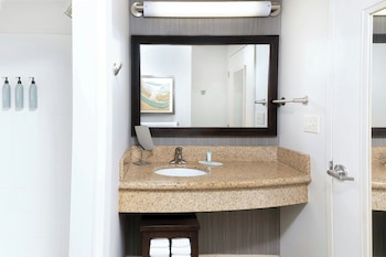 Room, 2 Queen Beds, Accessible Bathtub