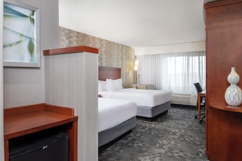 Room, 2 Queen Beds (Mobility Accessible, Tub)