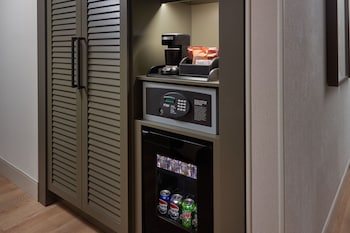 Room, 1 King Bed (Mobility/Hearing Accessible, Tub)