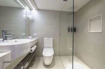 King Guest Room Water View