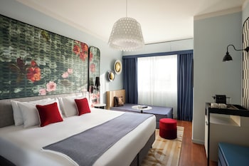 Premium Room (1 King, Single Sofa Bed)