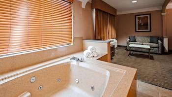 Standard Room, 1 King Bed, Non Smoking, Hot Tub (Larger Room)