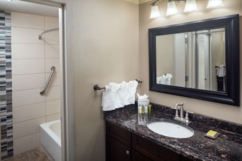 Room, 1 Queen Bed, Accessible, Bathtub (Hearing)
