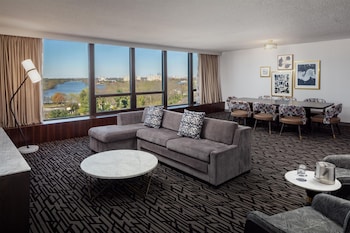 Suite, 1 King Bed, River View